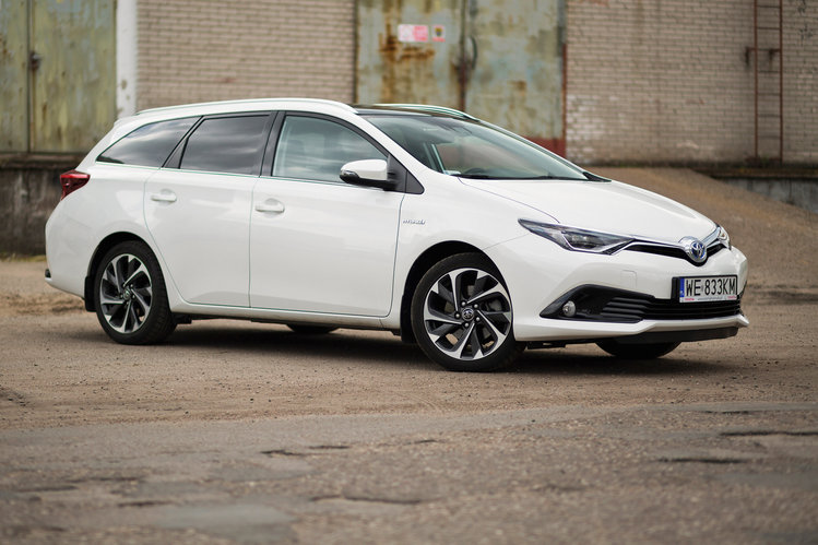 Toyota Auris Touring Sports 1.8 Hybrid Comfort test