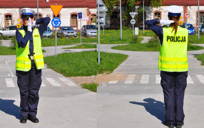 Co pokazuje policjant kierujący ruchem Autokult pl