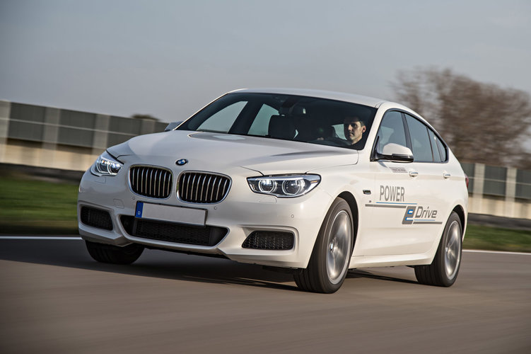BMW prezentuje koncepcyjną serię 5 GT plugin o mocy 670