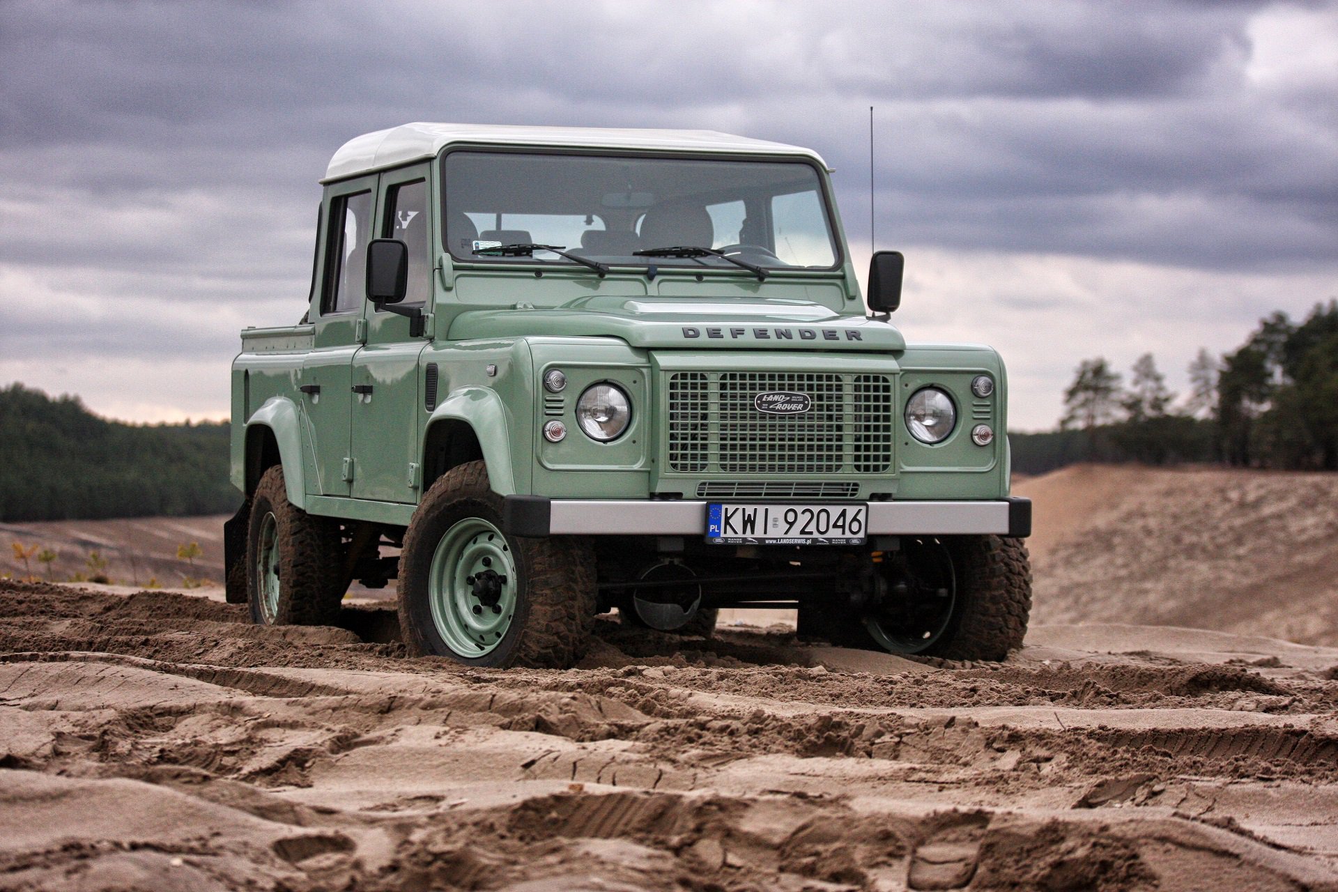 Land Rover Defender Land Serwis Defender Factory. Test, Opinia, Ceny, Zakres Zmian, Czas Oczekiwania | Autokult.pl