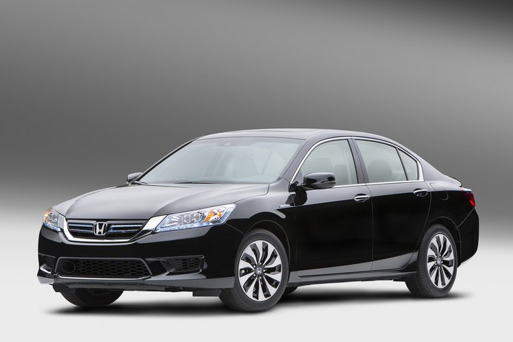 2014 Honda Accord Hybrid spala średnio 5 l/100 km
