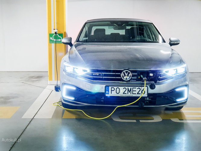Volkswagen Passat GTE (2019) test długodystansowy, cena
