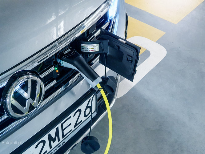 Volkswagen Passat GTE (2019) test długodystansowy, cena