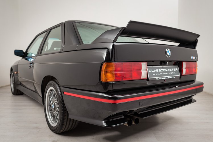 Unikatowe BMW E30 M3 Sport Evolution na sprzedaż mówią