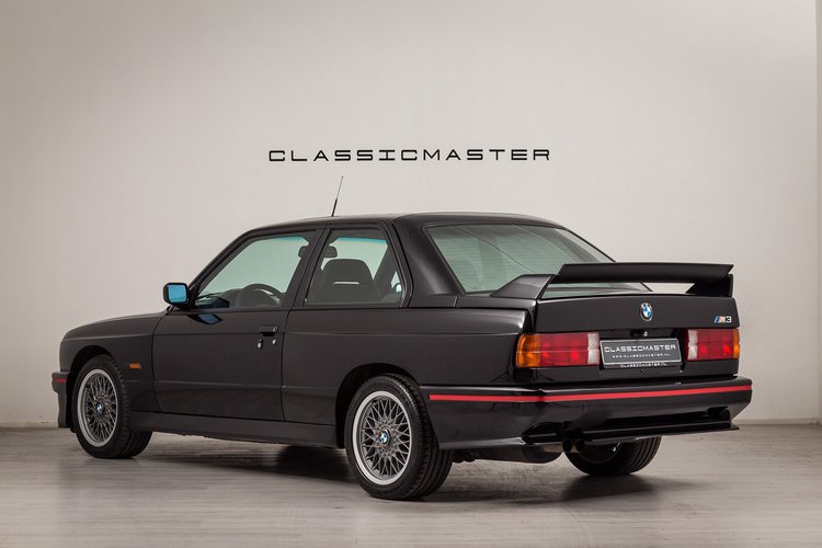Unikatowe BMW E30 M3 Sport Evolution na sprzedaż mówią