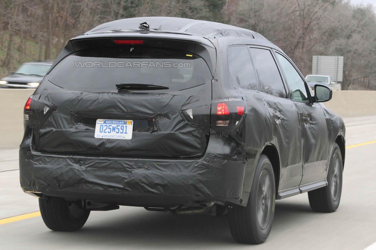 Nissan Pathfinder (2013) jako rodzinny SUV pierwszy