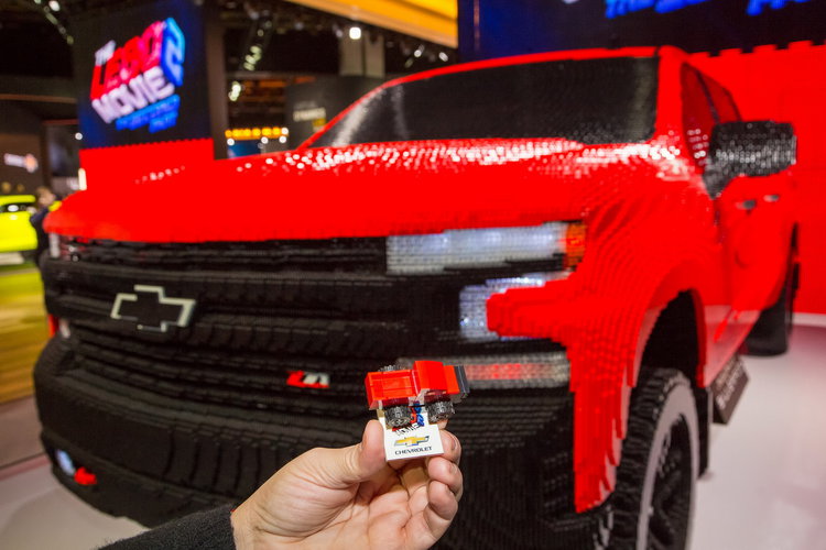 Chevrolet Silverado z klocków Lego. Wymiary, waga, dane