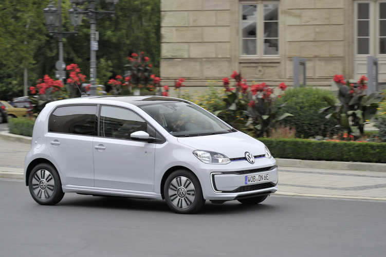 Volkswagen obniża cenę najmniejszego elektryka. Nadal jest