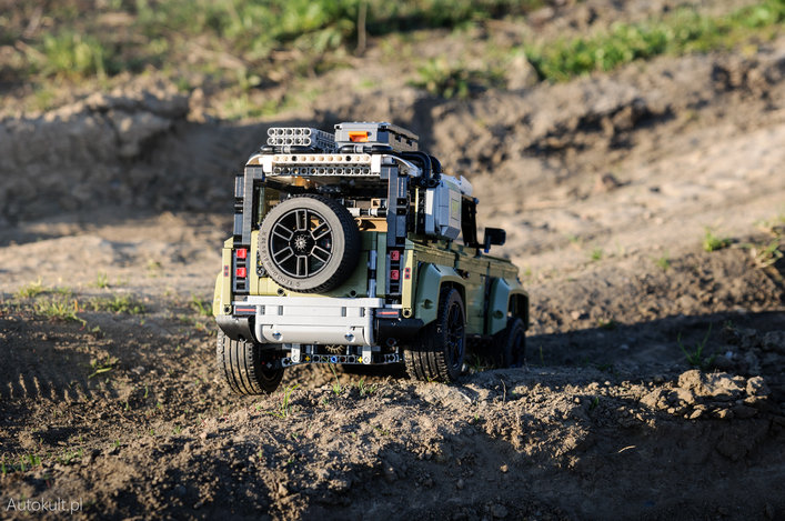 Lego Technic Land Rover Defender uczta dla (wewnętrznego