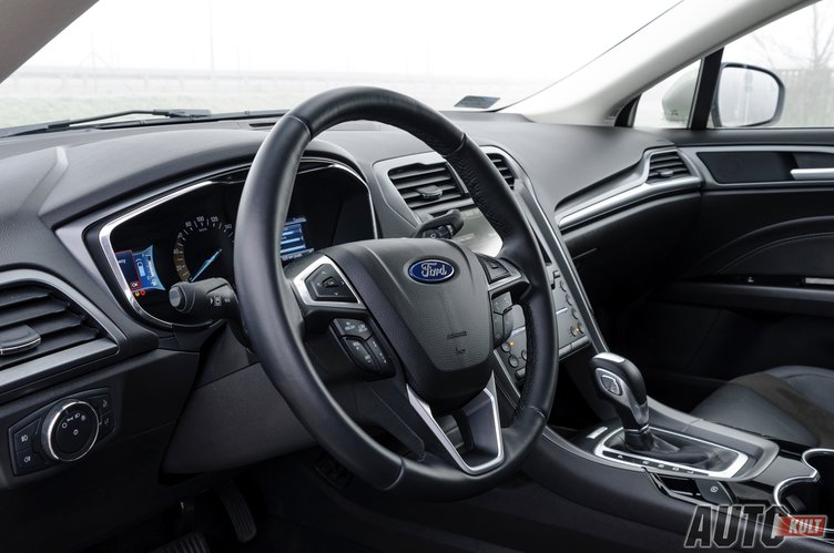 Ford Mondeo Hybrid Titanium test, opinia, spalanie, cena