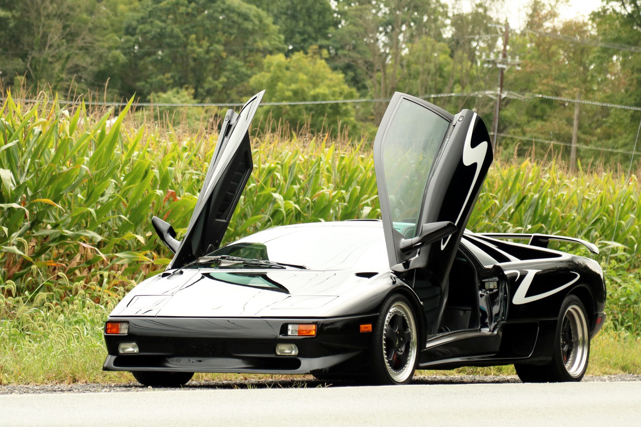 Lamborghini LM002 trafiło na sprzedaż. Ma 58 tys. km przebiegu i wysoką cenę
