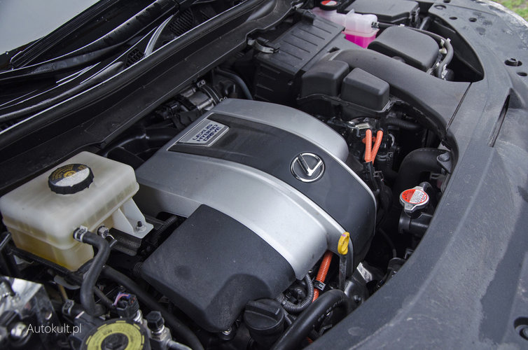 Lexus RX 450h F Sport SUV stworzony z myślą o kierowcy
