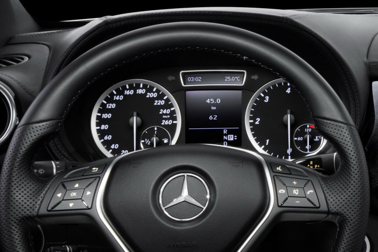 Wnętrze Mercedesa klasy B (W246) oficjalnie Autokult.pl