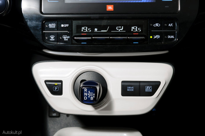 Nowa Toyota Prius (2016) test, opinia, spalanie, cena