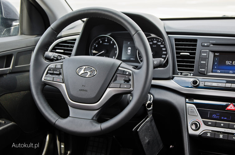 Nowy Hyundai Elantra 1.6 MPI (2016) test, opinia